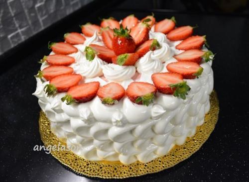 Белковый крем по рецепту швейцарского безе. Белковый крем по рецепту швейцарского безе.