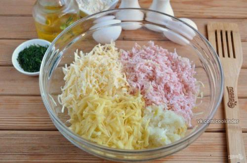 Драники с ветчиной, сыром и зеленью. 01