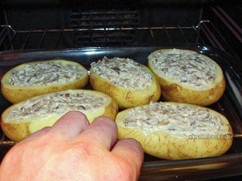 Иногда жульен можно вместе с кокотницей съесть. 06