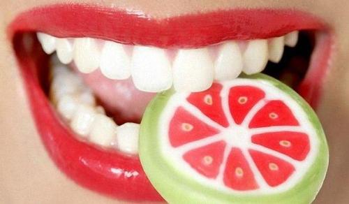Oтбелить зубы и не нанести им вреда. 

