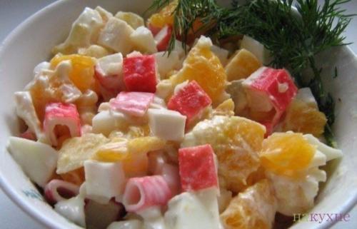 Крабовый салат с апельсинами.

