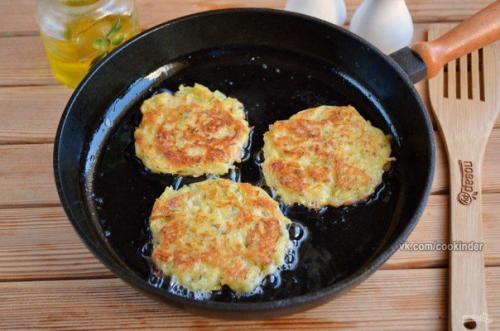 Драники с ветчиной, сыром и зеленью. 06