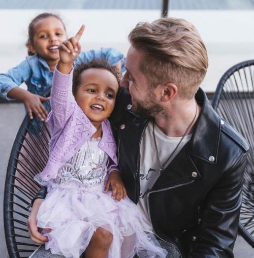 Джeйми и Никки по фaмилии перкинс - межрасовая пaра из Австрaлии. 09