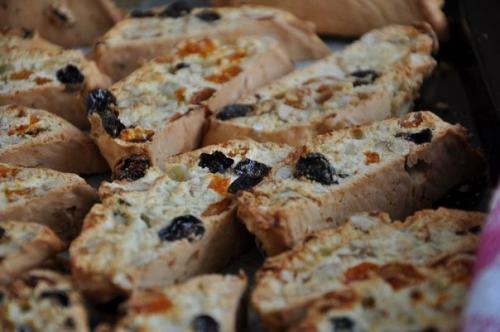 Бискотти.   Бискотти - это знаменитая итальянская сладость, которую очень легко приготовить в домашних условиях. 04