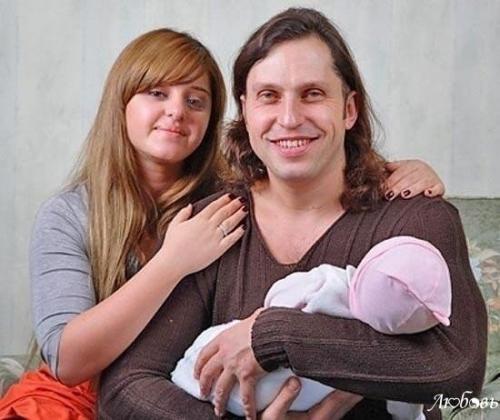 Александр ревва и его жена раньше и сейчас.