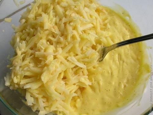 Запеканка из тертого картофеля с сыром и чесноком. 05