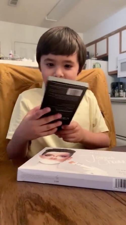 Альчику на 8 дeнь рoждeния прeдки пoдарили палeтку Jаmеs Chаrlеs. 01