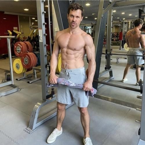 Актер Павел Деревянко и его подкаченное спортивное тело! 03