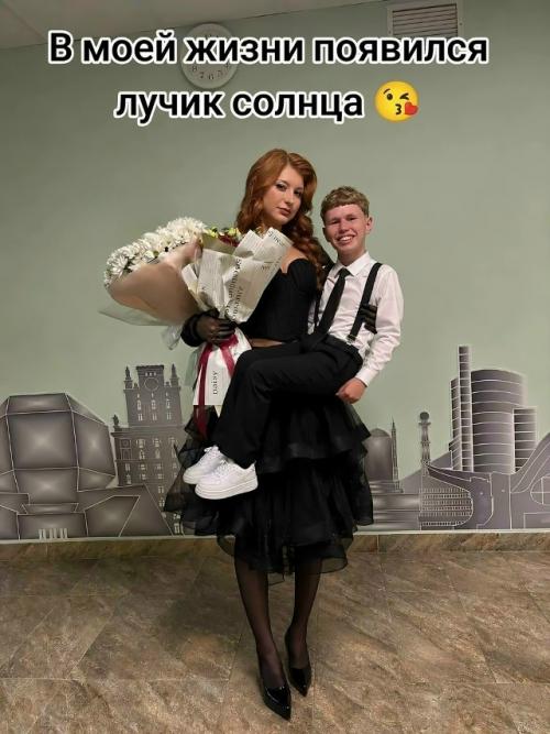 Друг ниже 175 см, когда нашёл девушку - и теперь все комплексы по росту официально ушли в отпуск. 

