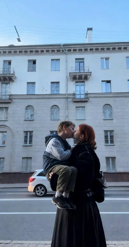 Друг ниже 175 см, когда нашёл девушку - и теперь все комплексы по росту официально ушли в отпуск. 04
