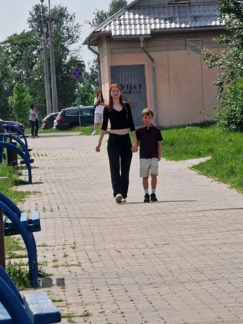 Друг ниже 175 см, когда нашёл девушку - и теперь все комплексы по росту официально ушли в отпуск. 05