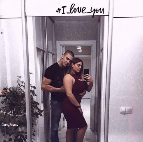 Телосложение девушки, которая посвятила себя тяжелой атлетике. 01