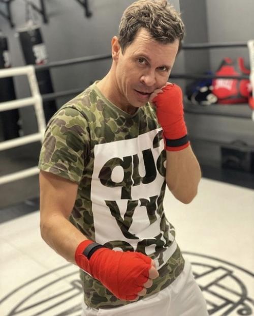 Актер Павел Деревянко и его подкаченное спортивное тело! 04