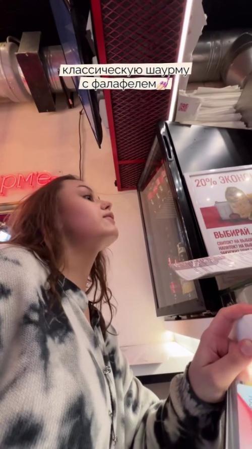 Девушка провела необычный эксперимент и целый месяц питалась одной шаурмой. 03