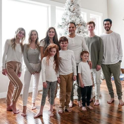 45 лет мамочке и у нее 7 детей. 01