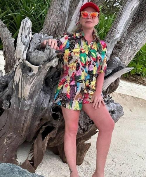 Лариса долина выразила недовольство тем, что не может посетить Латвию из-за санкций, где у нее есть Замечательная Квартирка. 01