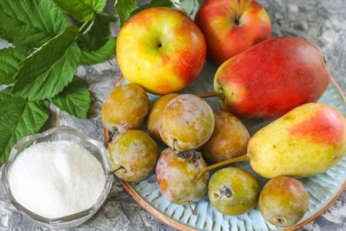 Компот из яблок, груш и слив. 01