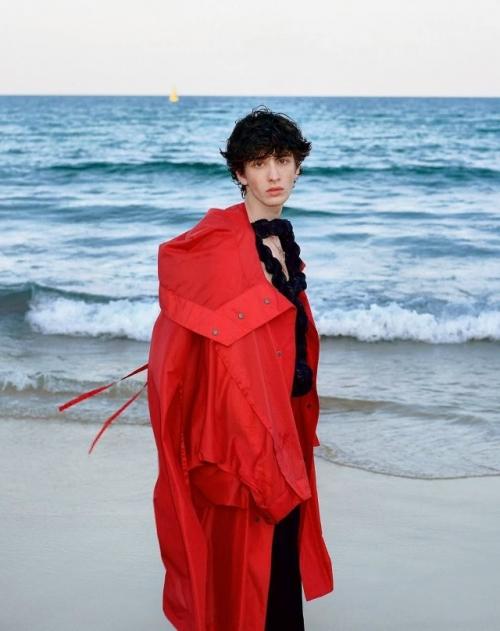 Марк эйдельштейн появился на страницах августовского номера Vogue China. 06