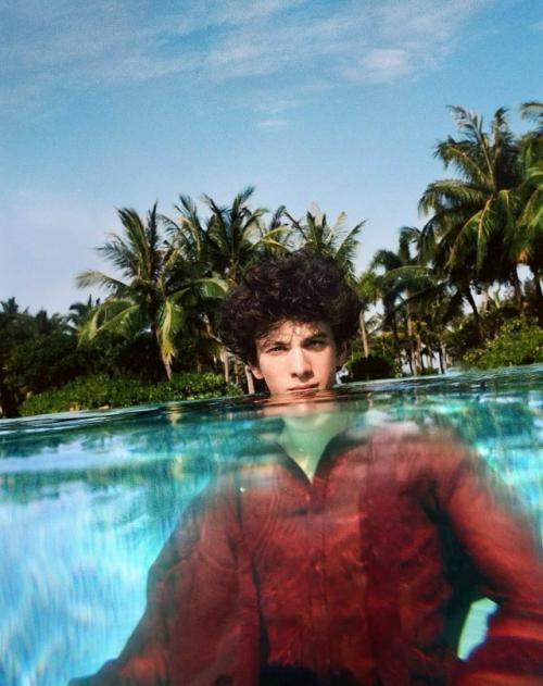 Марк эйдельштейн появился на страницах августовского номера Vogue China. 05