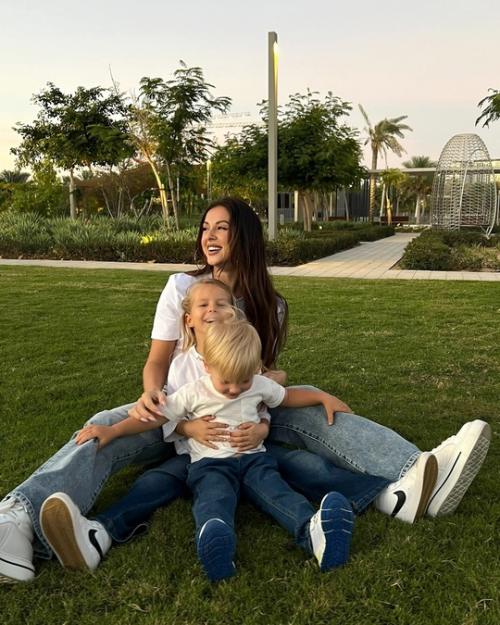 Нюша приняла решение не бороться за детей: после развода 5-летняя Серафима - симба и 2-летний саффрон останутся с отцом в Дубае. 02 Нюша приняла решение не бороться за детей: после развода 5-летняя Серафима - симба и 2-летний саффрон останутся с отцом в Дубае. 02