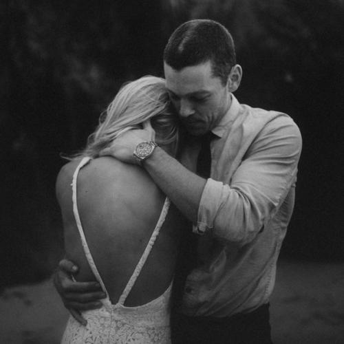 И что ж тут скрывать или молчать, я люблю его, это ясно.