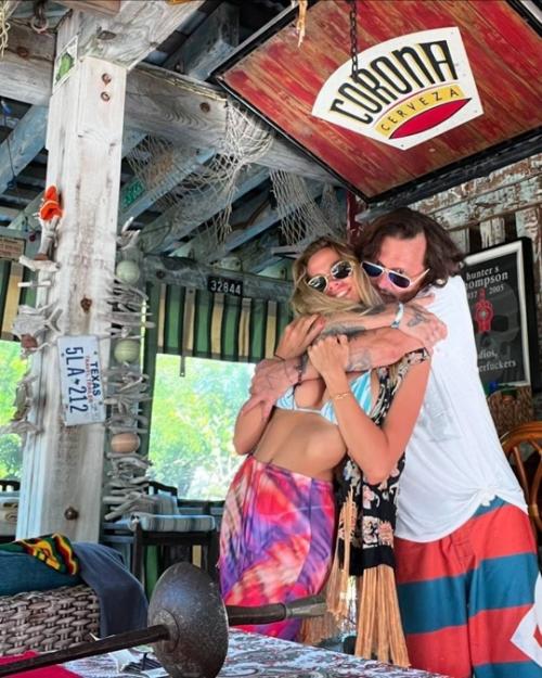 Российская подруга джонни деппа новые фотографии с актером опубликовала. 01