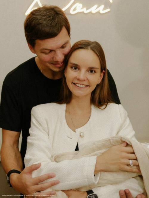 Дина аверина и Дмитрий соловьев кадрами выписки из роддома поделились. 03