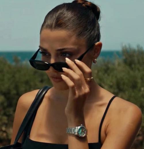 Ханде в роли Аслы мансой в фильме Оставь это Ветру, премьера которого 14 февраля 2025 года. 06