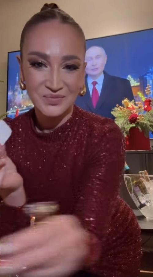 Олечка бузова решила подойти к новогодним желаниям основательно.  