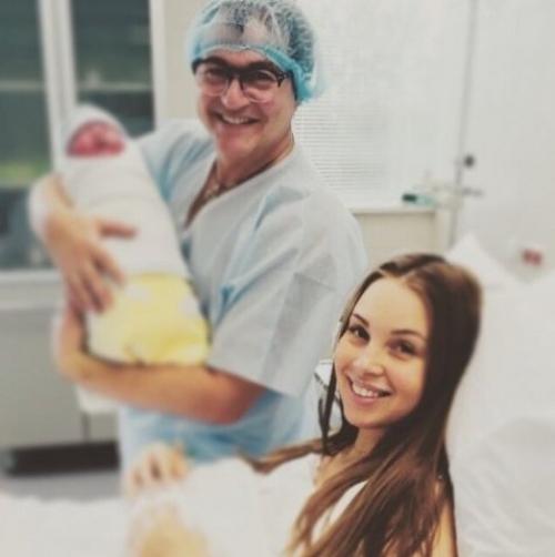 Российские звездные отцы, которые присутствовали на рождении своих детей в первые секунды жизни: 03