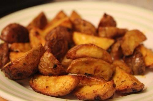 Картофель Айдахо. Популярное американское блюдо - печеная картошка с хрустящей корочкой. Картофель Айдахо. Популярное американское блюдо - печеная картошка с хрустящей корочкой.