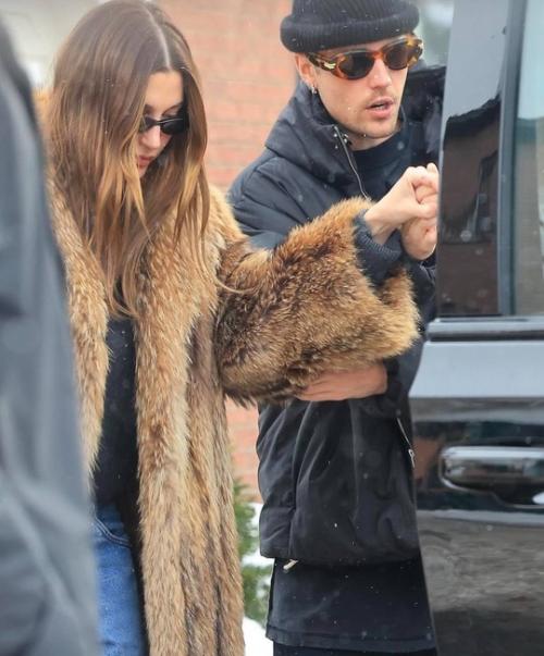 Пока мы с вами пытаемся Акклиматизироваться на работе после праздников, семейка биберов отдыхает в аспене. 03