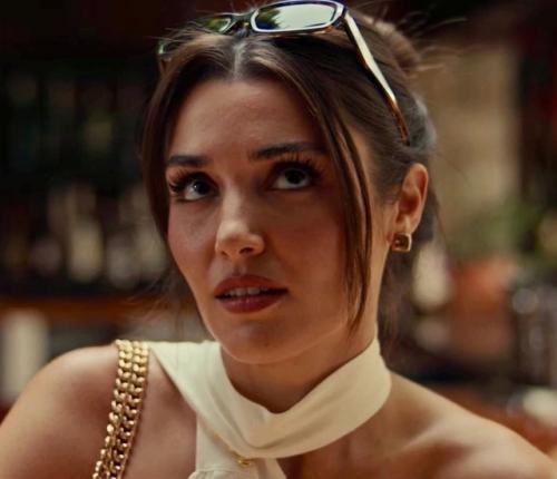 Ханде в роли Аслы мансой в фильме Оставь это Ветру, премьера которого 14 февраля 2025 года. 05