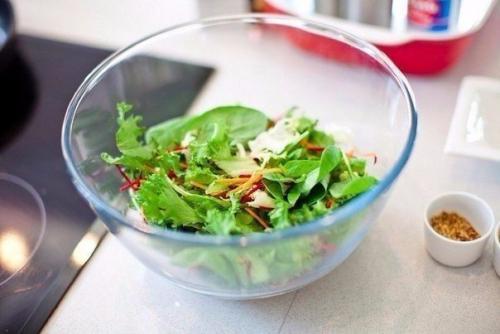 Салат с кусочками семги. 01