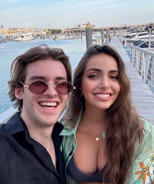 Сын Ирины Дубцовой, Артем, поздравил свою девушку Тоню Худякову с 18-летием. 05