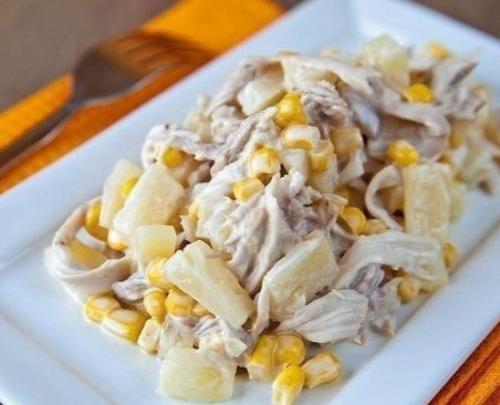 Салат с ананасами и курицей. 01