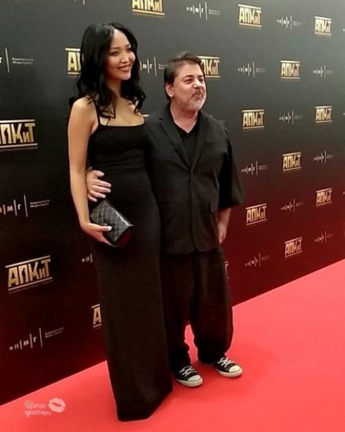 Жена александра цекало очень красивая. 02