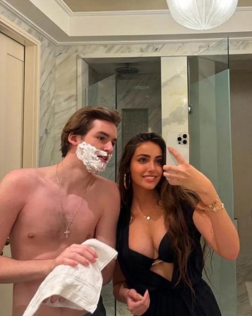 Сын Ирины Дубцовой, Артем, поздравил свою девушку Тоню Худякову с 18-летием. 04