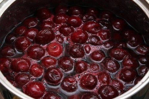 Вишневый пирог из творожного теста. 04