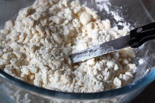 Вишневый пирог из творожного теста. 01