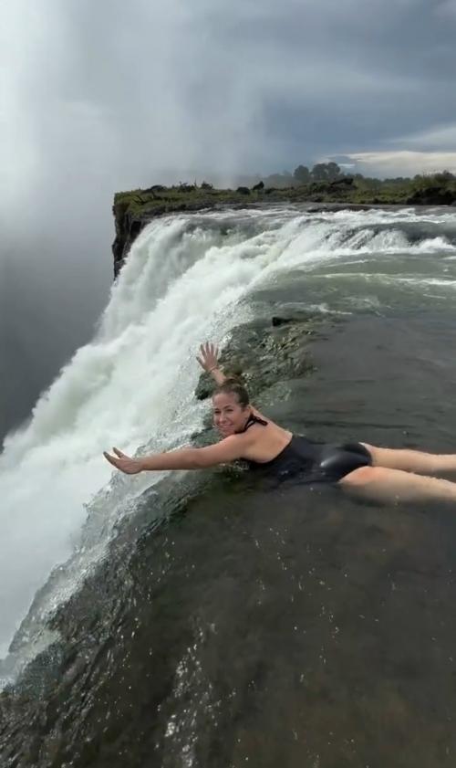 Бесстрашная Юлия Барановская заставила подписчиков переживать, наблюдая за её экстремальным поведением. 01