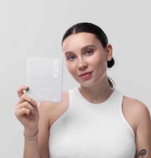 Юля Годунова (жена Влада а 4) уверена, что хейли бибер скопировала её идею с дизайном патчей. 01