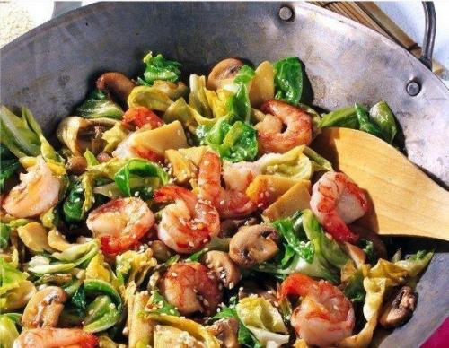 Креветки с овощным ассорти.

