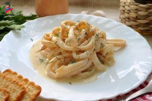 ? 5. Диетических рецептов с кальмарами, разнообразят и украсят любой праздничный стол? 02 ? 5. Диетических рецептов с кальмарами, разнообразят и украсят любой праздничный стол? 02