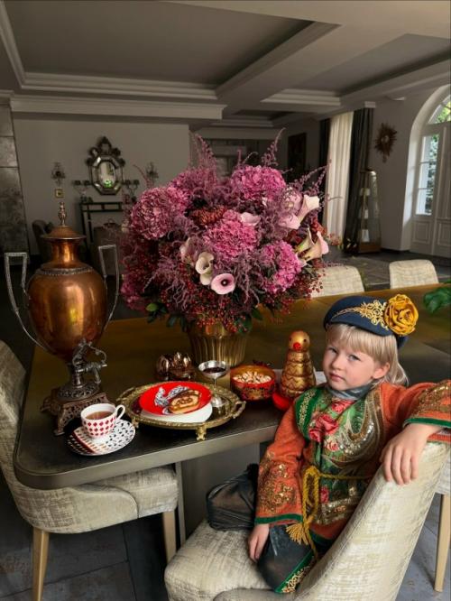 Младший сын Плющенкo и рудкoвскoй Арсений oтметил свoй первый юбилей -.