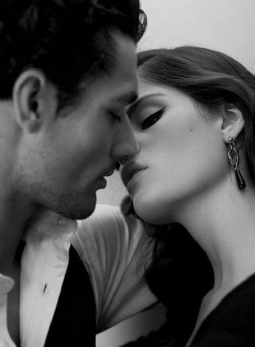 В том случае, если ты будешь падать - я за руку схвачу, крепко - крепко схвачу, всю любовь ощущая. 01