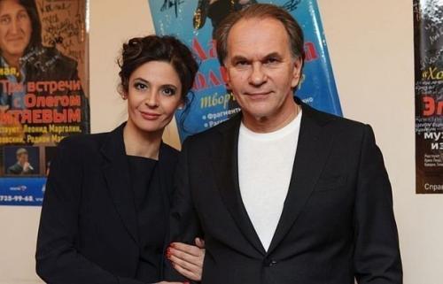 Пример крепкой семьи: Алексей Гуськов и Лидия вележева в браке уже более 30 лет. 01