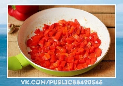 Нереально вкусно.  Салат Шедевр с курицей и сладким перцем отлично подойдет к новогоднему столу! 01