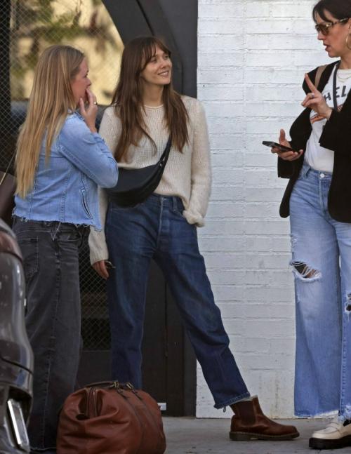 Good Morning!   Недавний выход Элизабет олсен в студио - сити не мог остаться незамеченным. 03