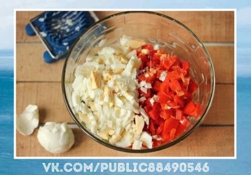 Нереально вкусно.  Салат Шедевр с курицей и сладким перцем отлично подойдет к новогоднему столу! 03